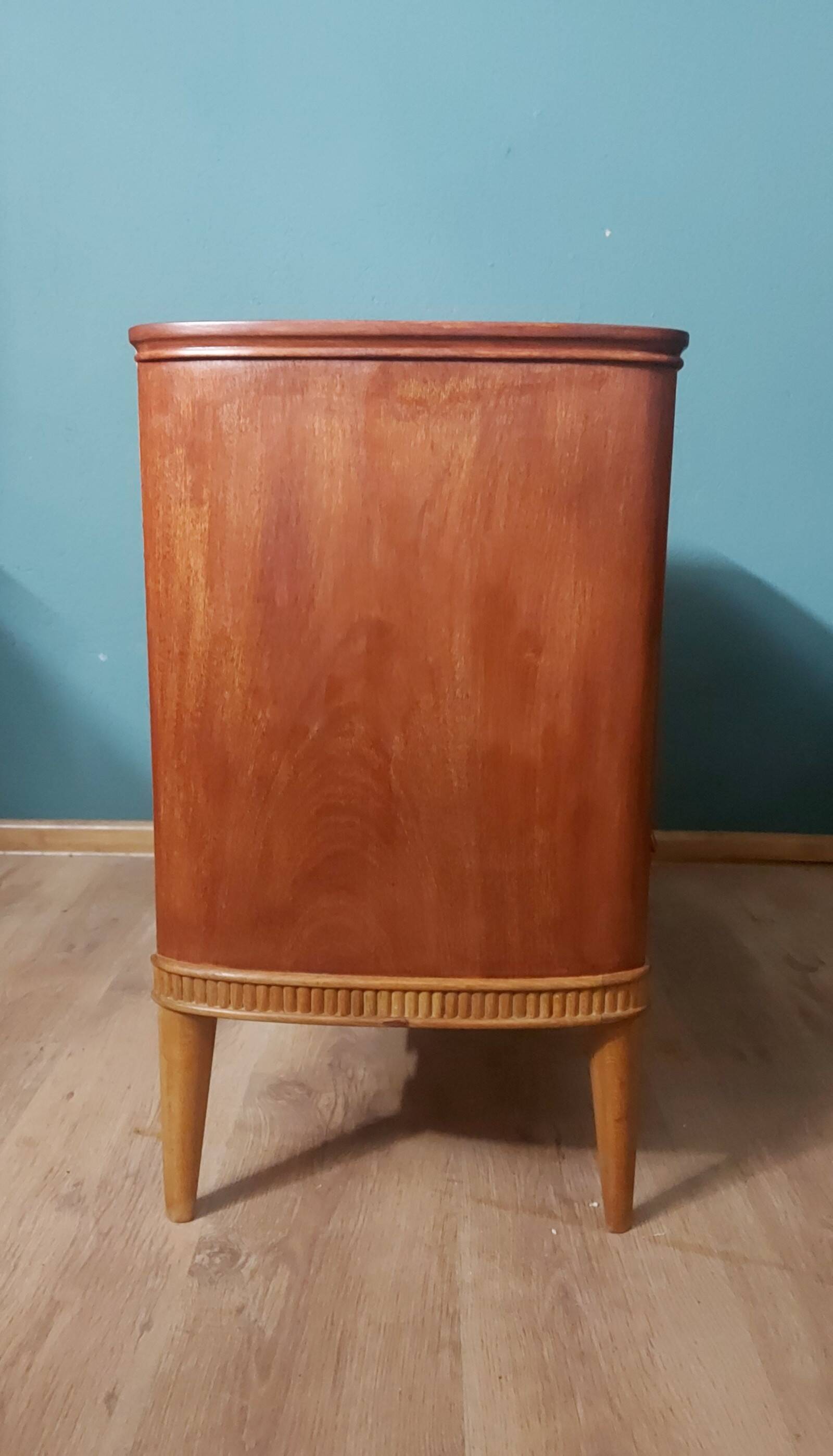 Commode scandinave en frêne des années 1950