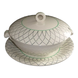 Old tureen and its Longchamp earthenware serving dish with fishnet decoration