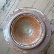 Stoneware pot with lid