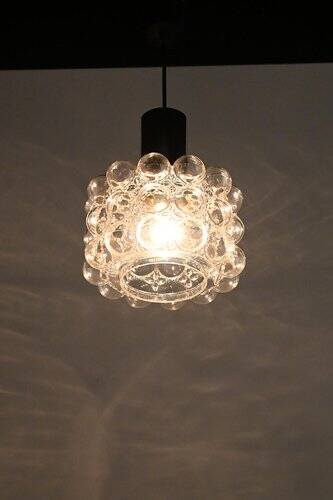 Suspension en verre par Helena Tynell