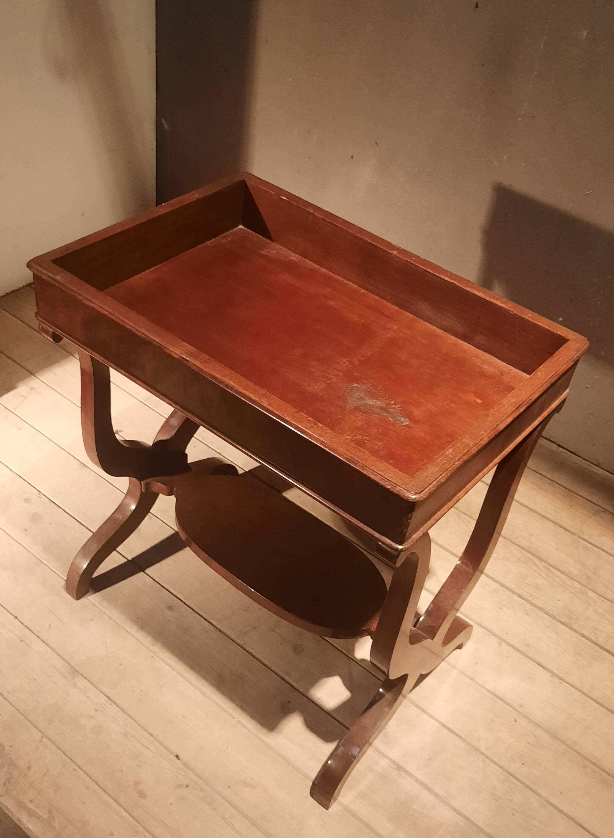 Table d appoin à cuvette t en acajou