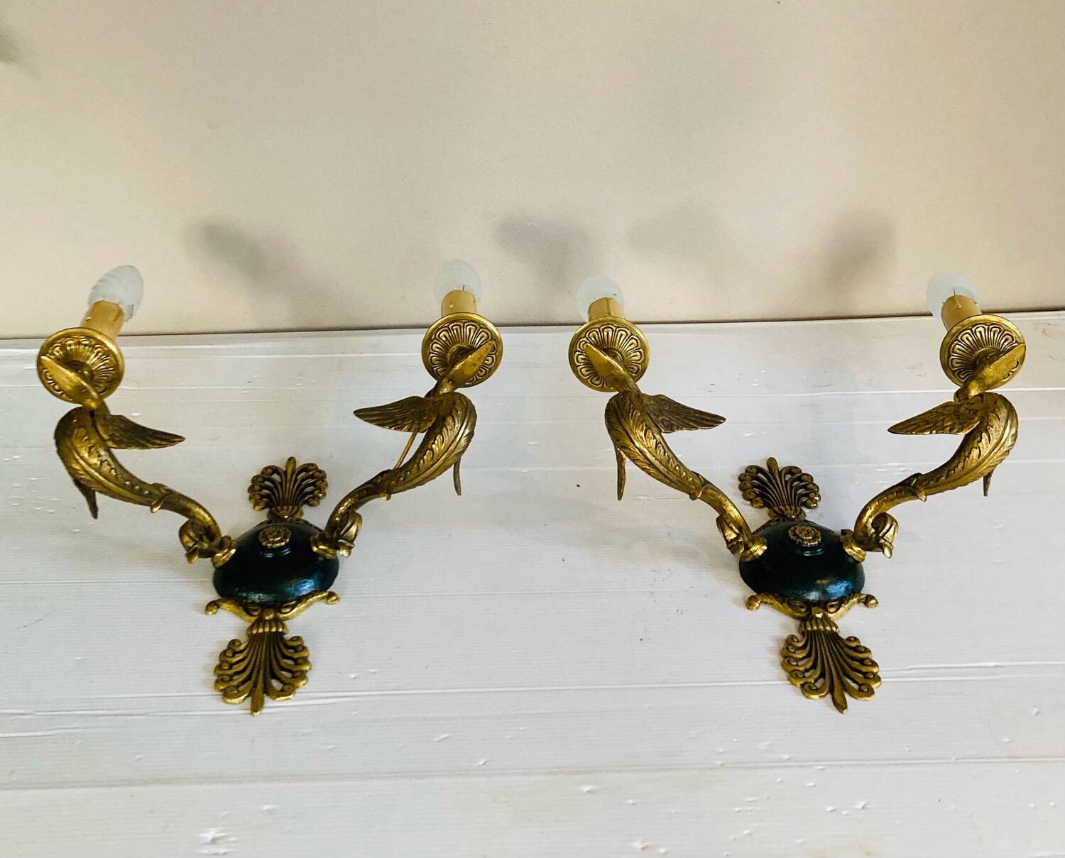 Empire bronze sconces with decorations of swans, palmettes and acanthus leaves