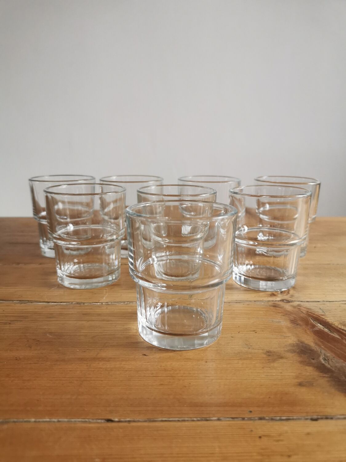 Service of 8 stackable glasses