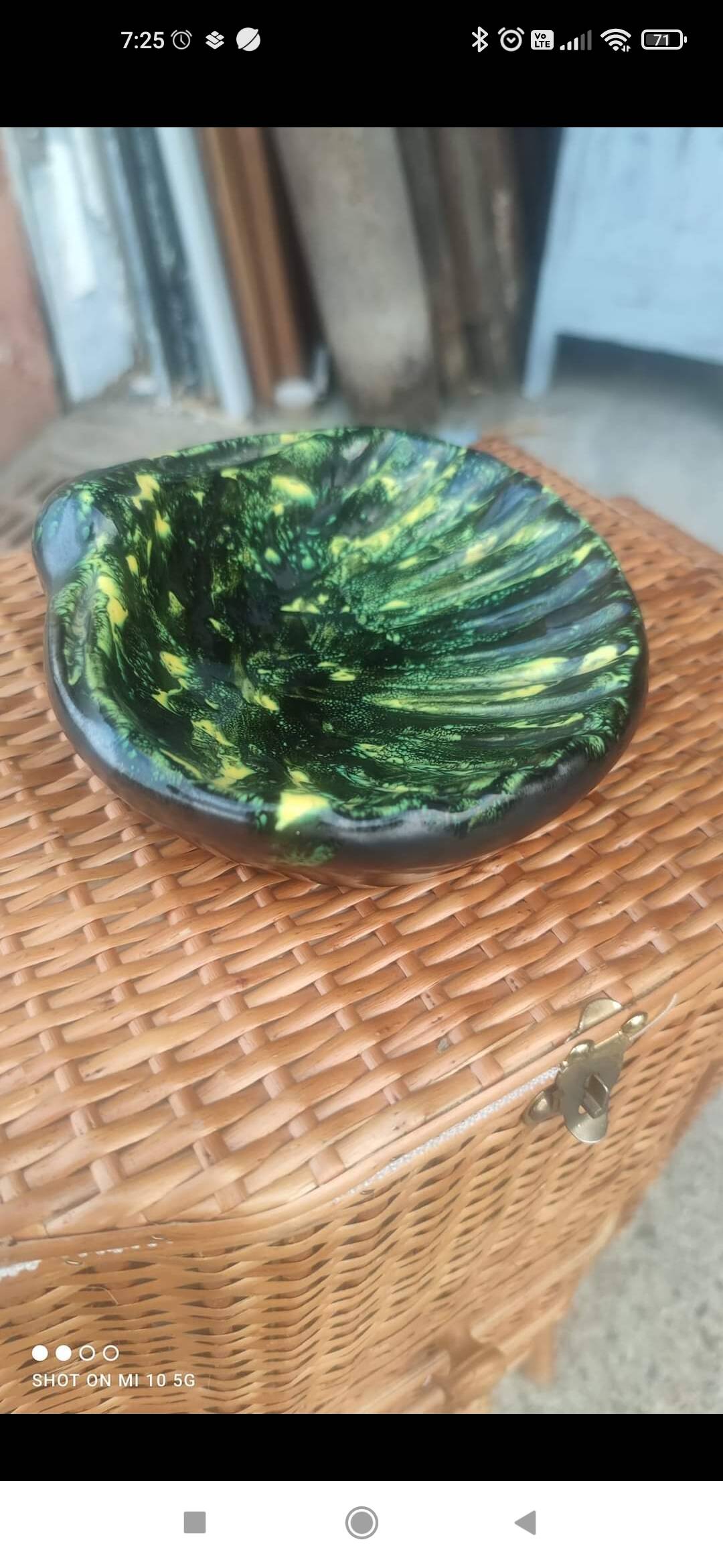 Ceramic ashtray or trinket dish in the shape of a seashell