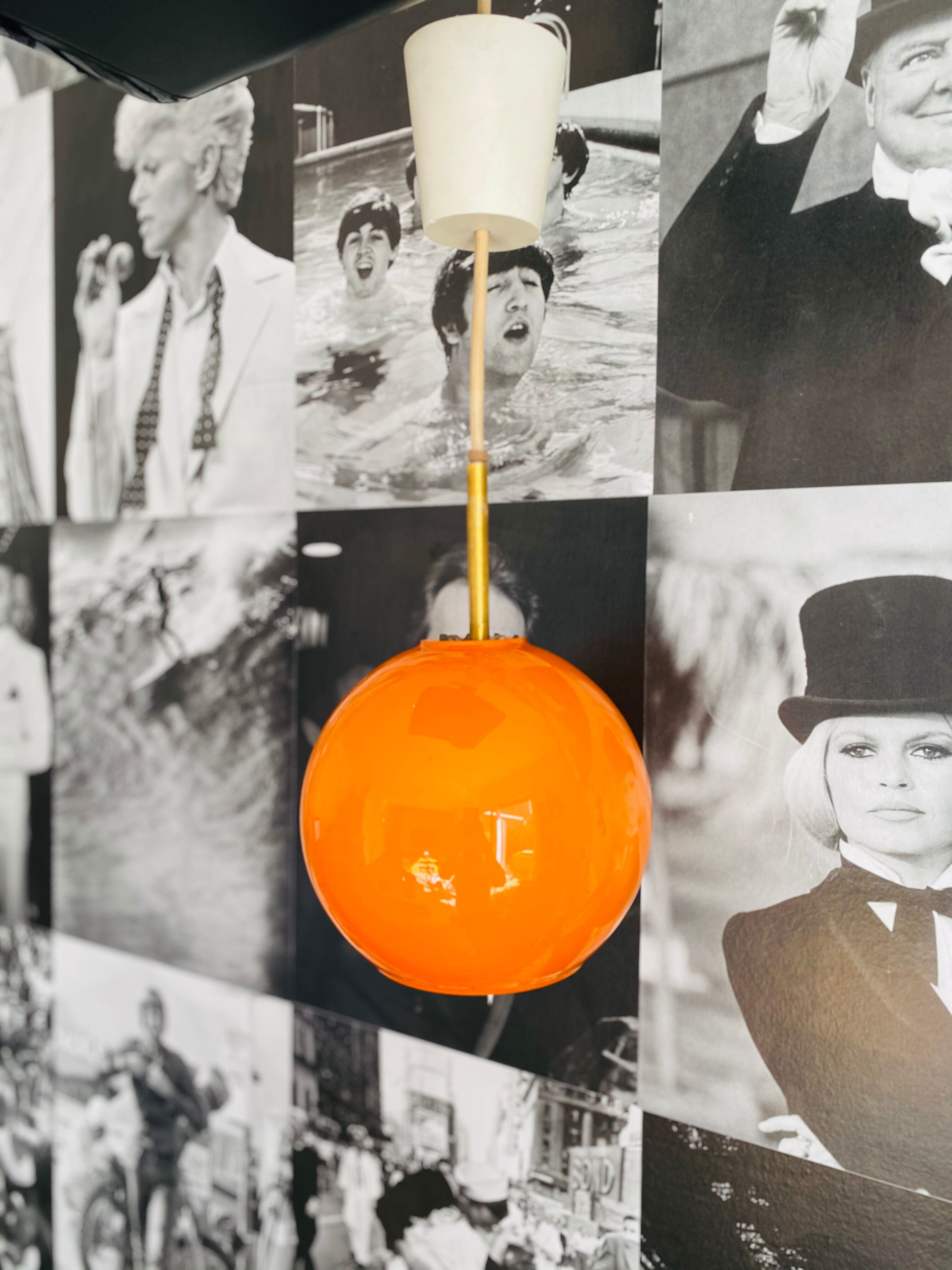 Hanging in orange opaline