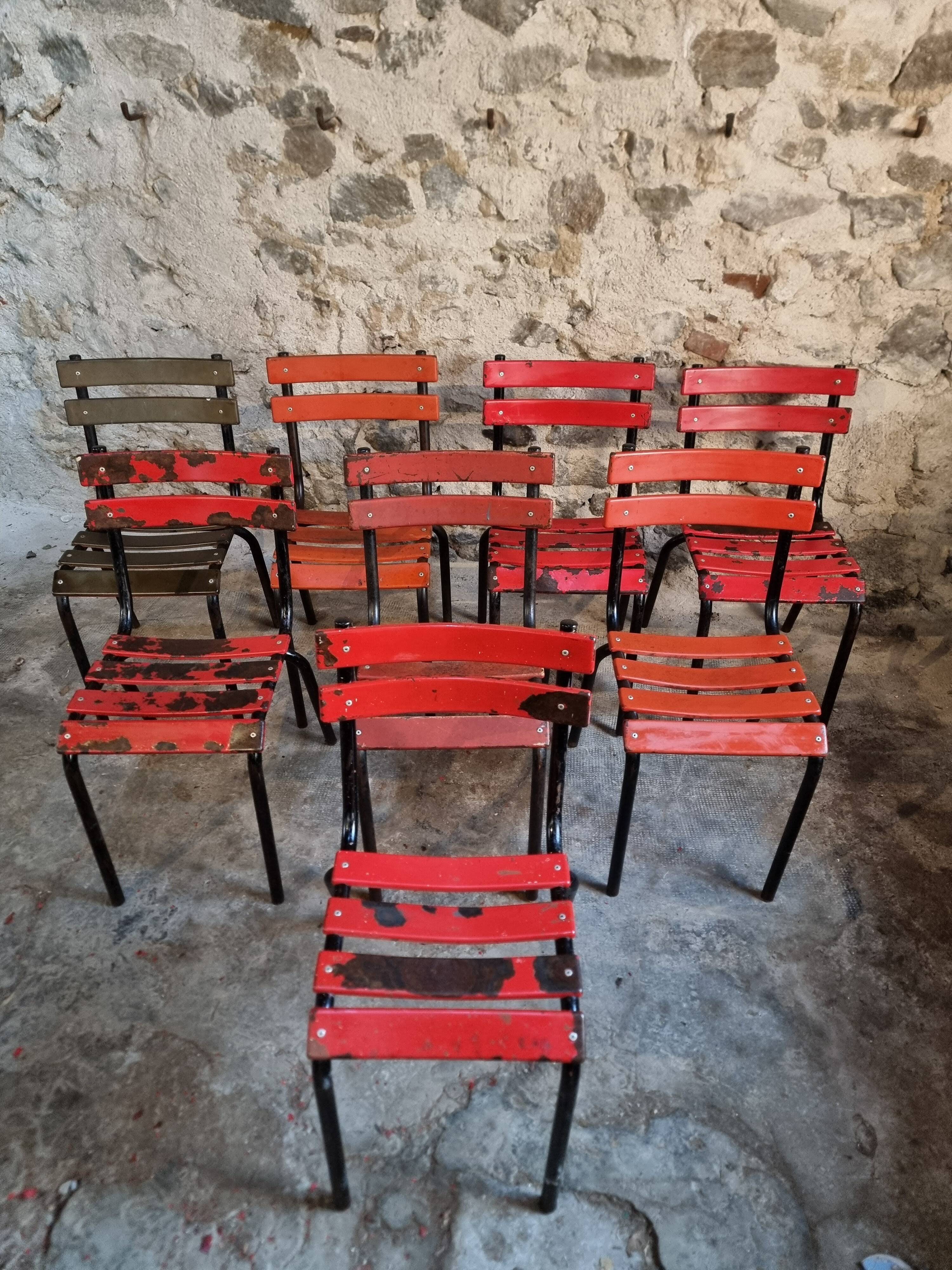 Set of 8 vintage French bistro chairs – industrial metal Tolix style