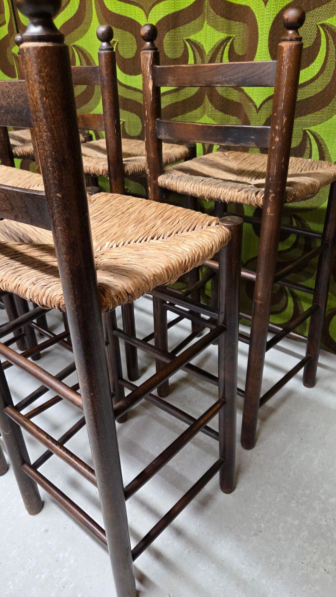 Lot of 6 stools with woven straw seats, chalet style 1970.