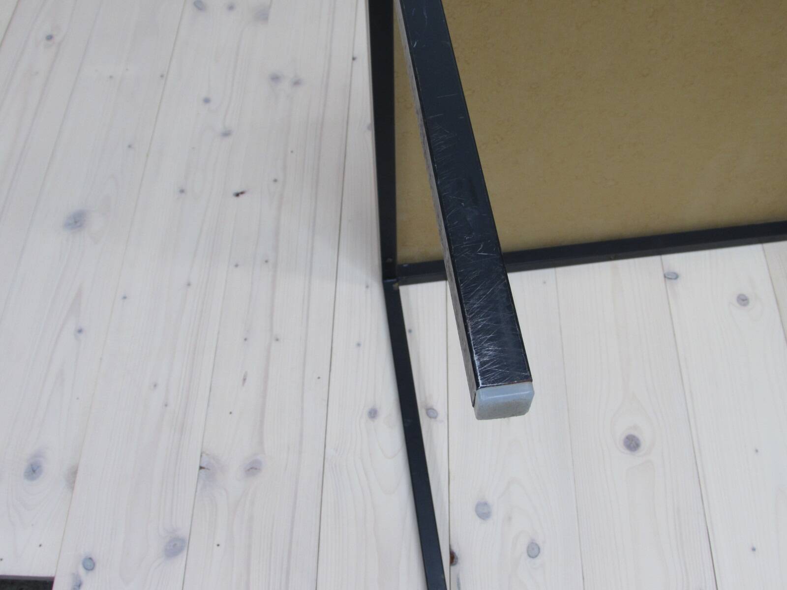 Table d'appoint en teck - Läsko Studioform International