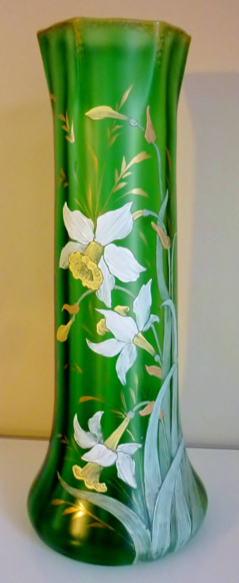 Vase with daffodils in blown glass, enameled, gilded, Legras Montjoye workshops, art nouveau