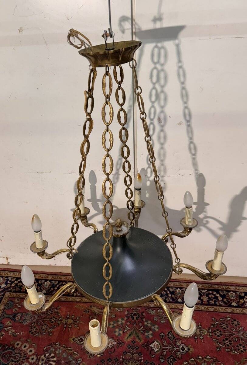 Grand lustre aux dauphins à 8 bras de lumières de style Empire en bronze