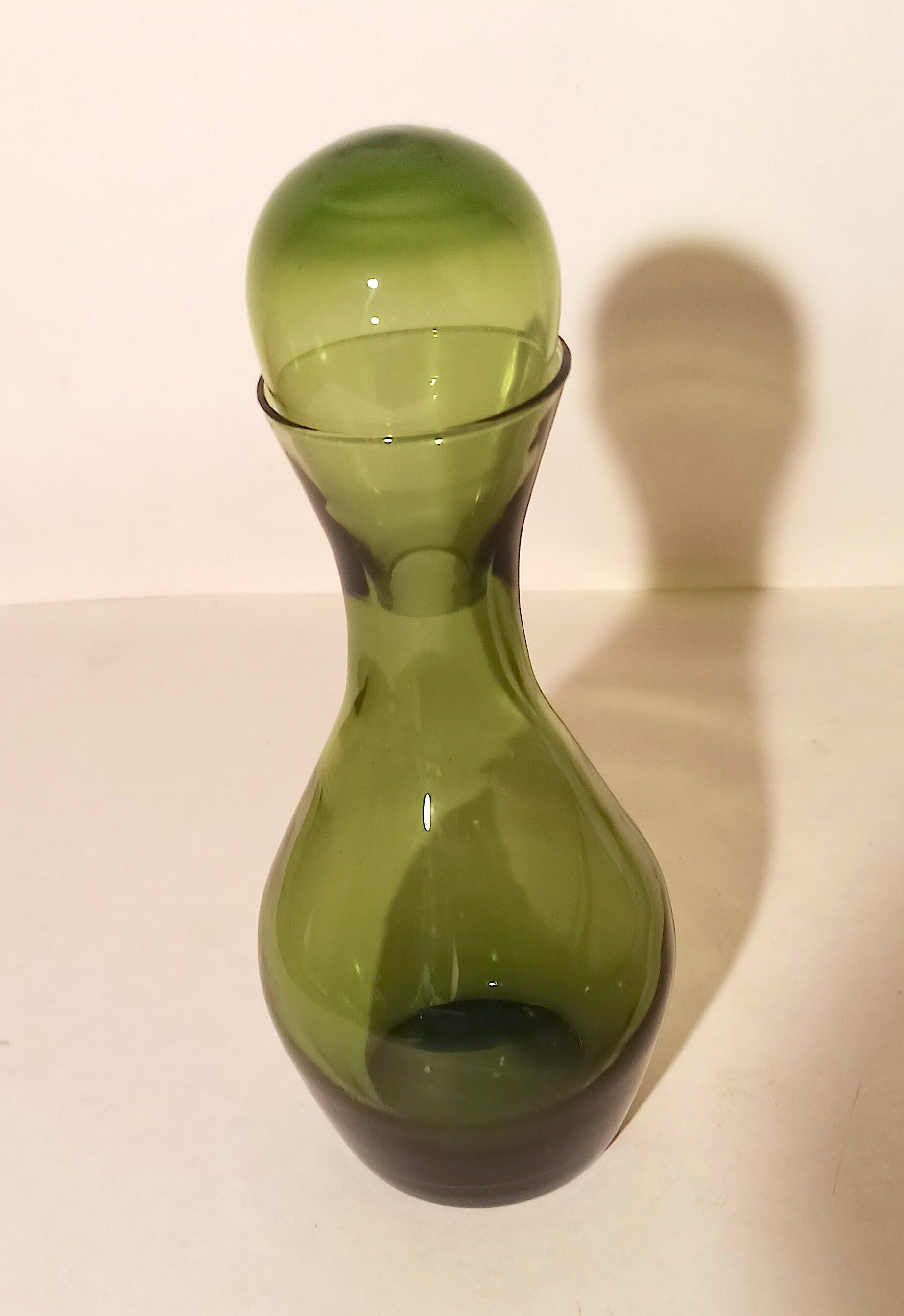 Carafe and its cap 70s, height 28 cm