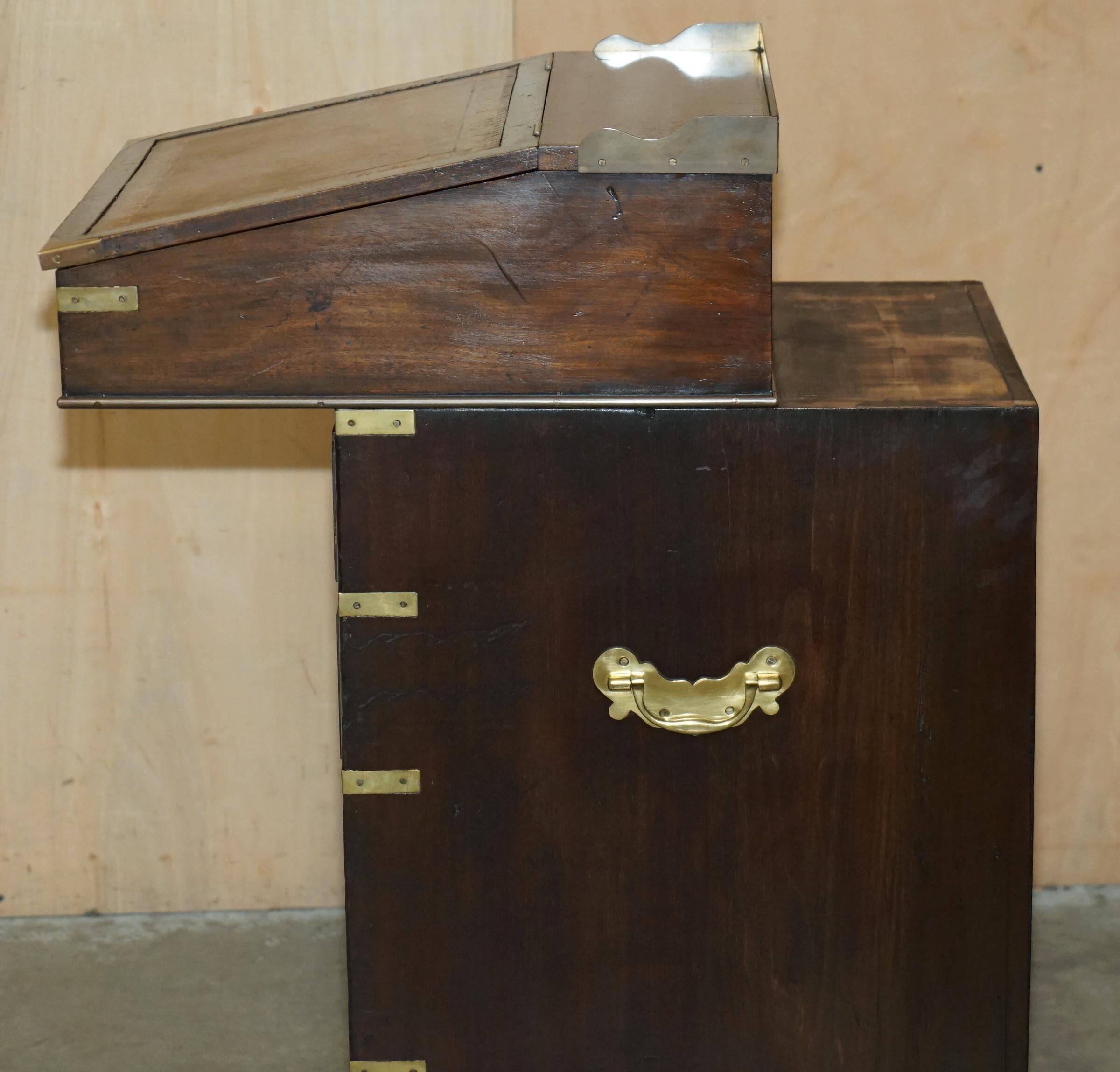 Bureau de campagne Davenport victorien antique en cuir avec galerie en laiton