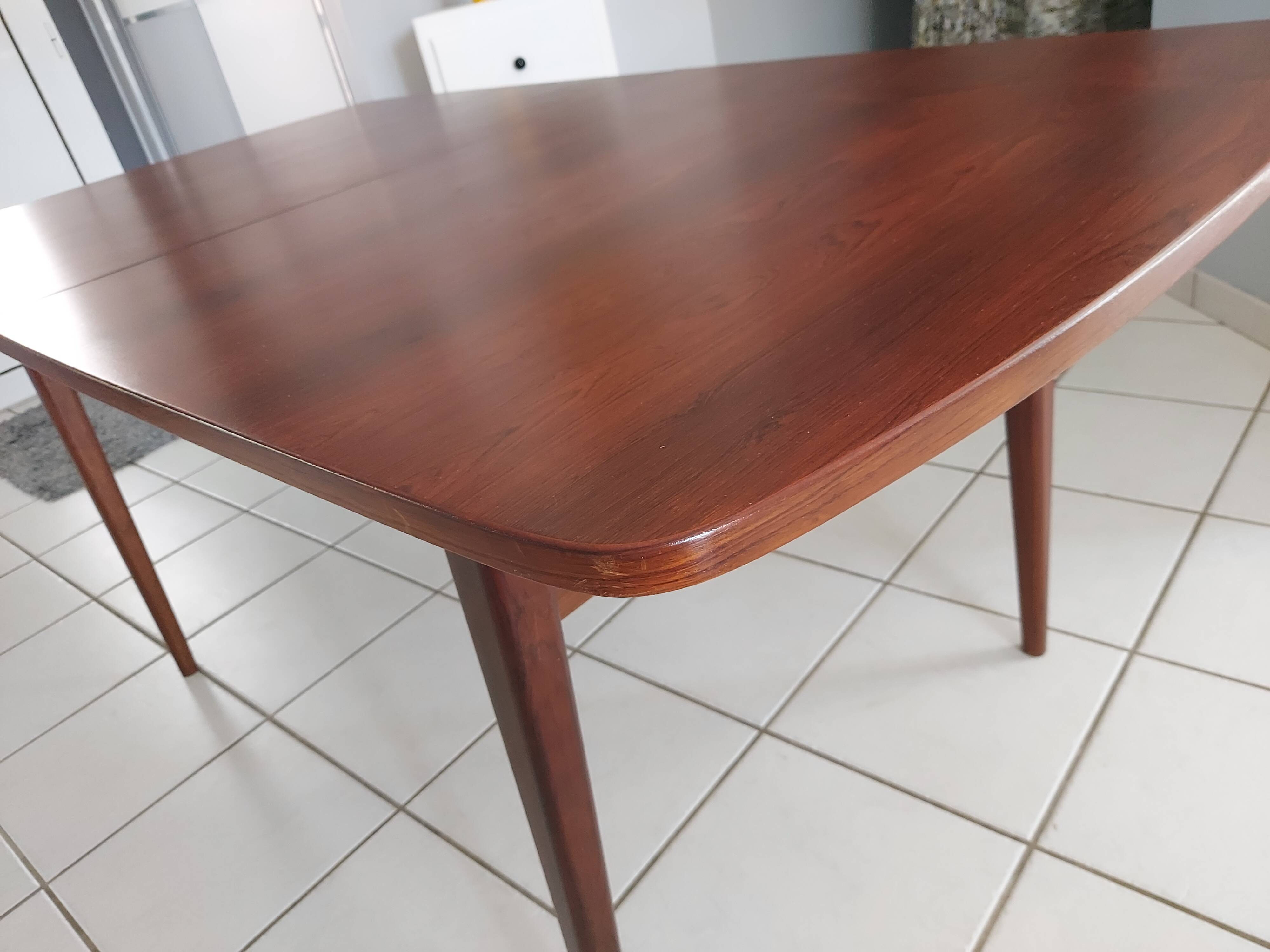 Extendable dining table in vintage Rio Rosewood 1960s