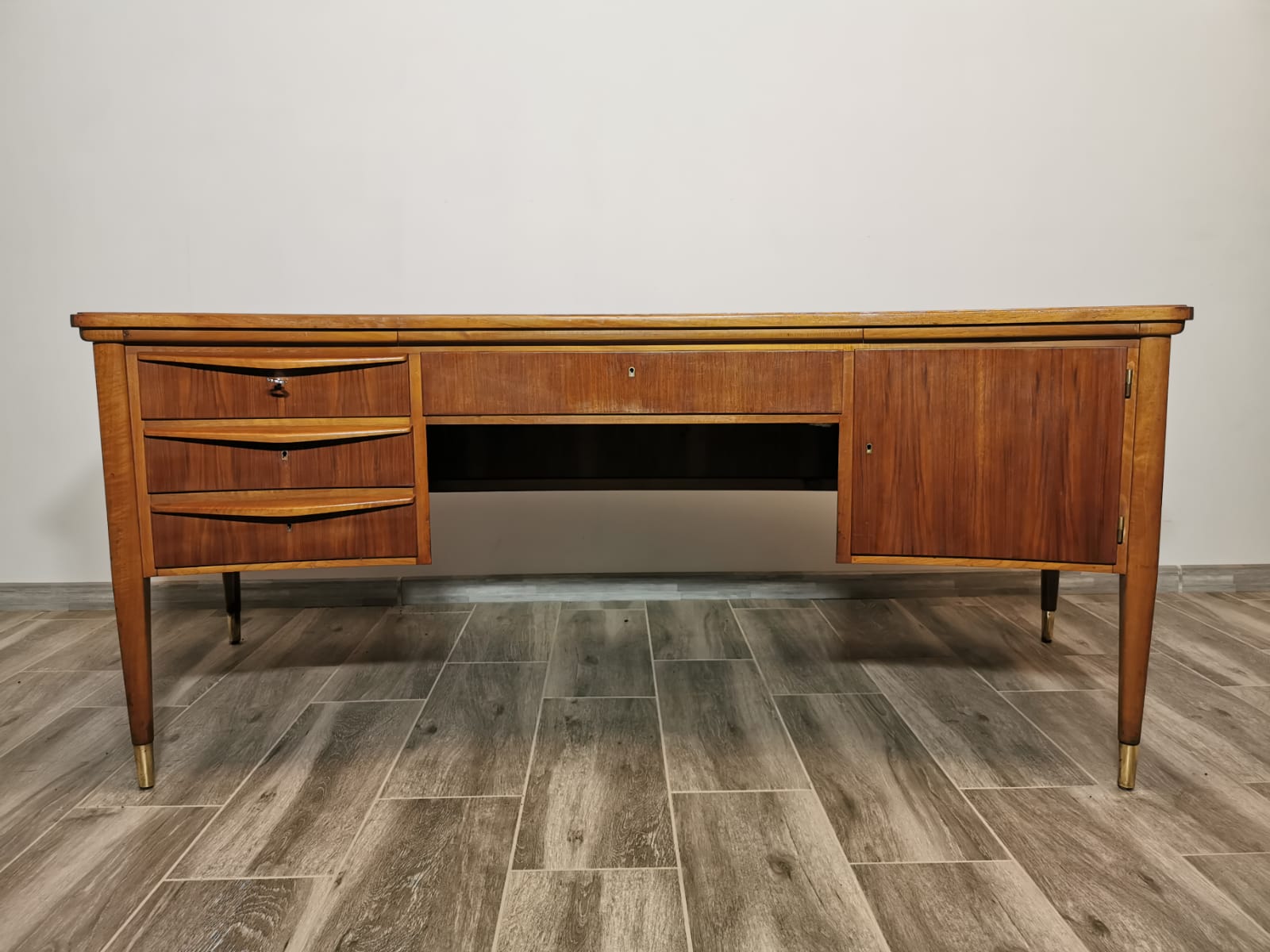 Bureau du milieu du siècle