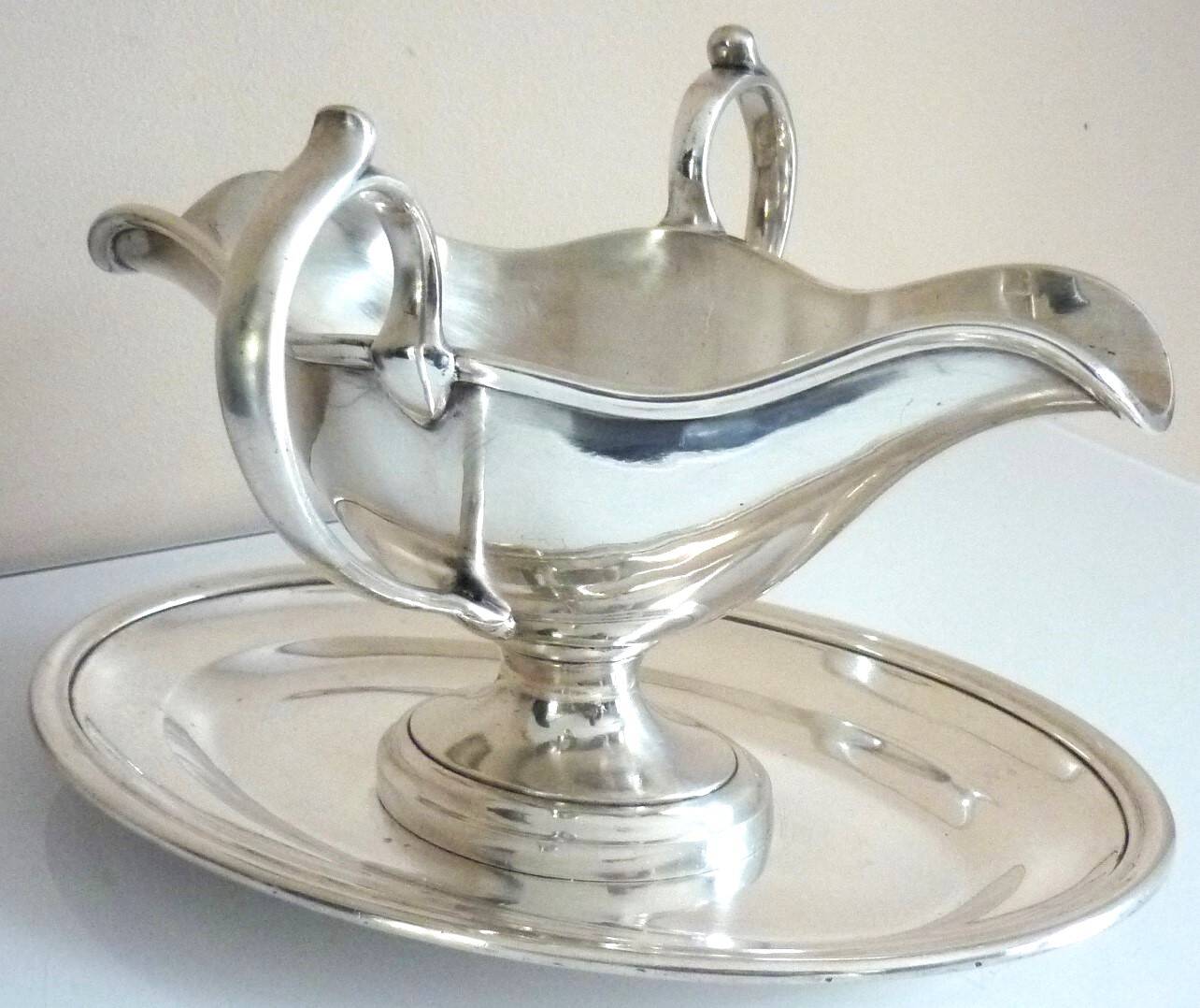 Large gravy boat on its frame, silver metal Cailar Bayard, 19th century