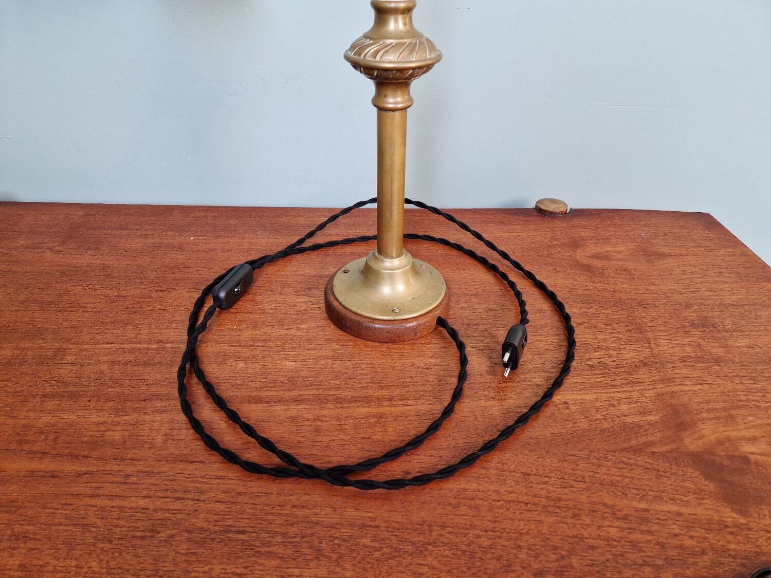 Large desk lamp in brass and clear ribbed glass, 1930.