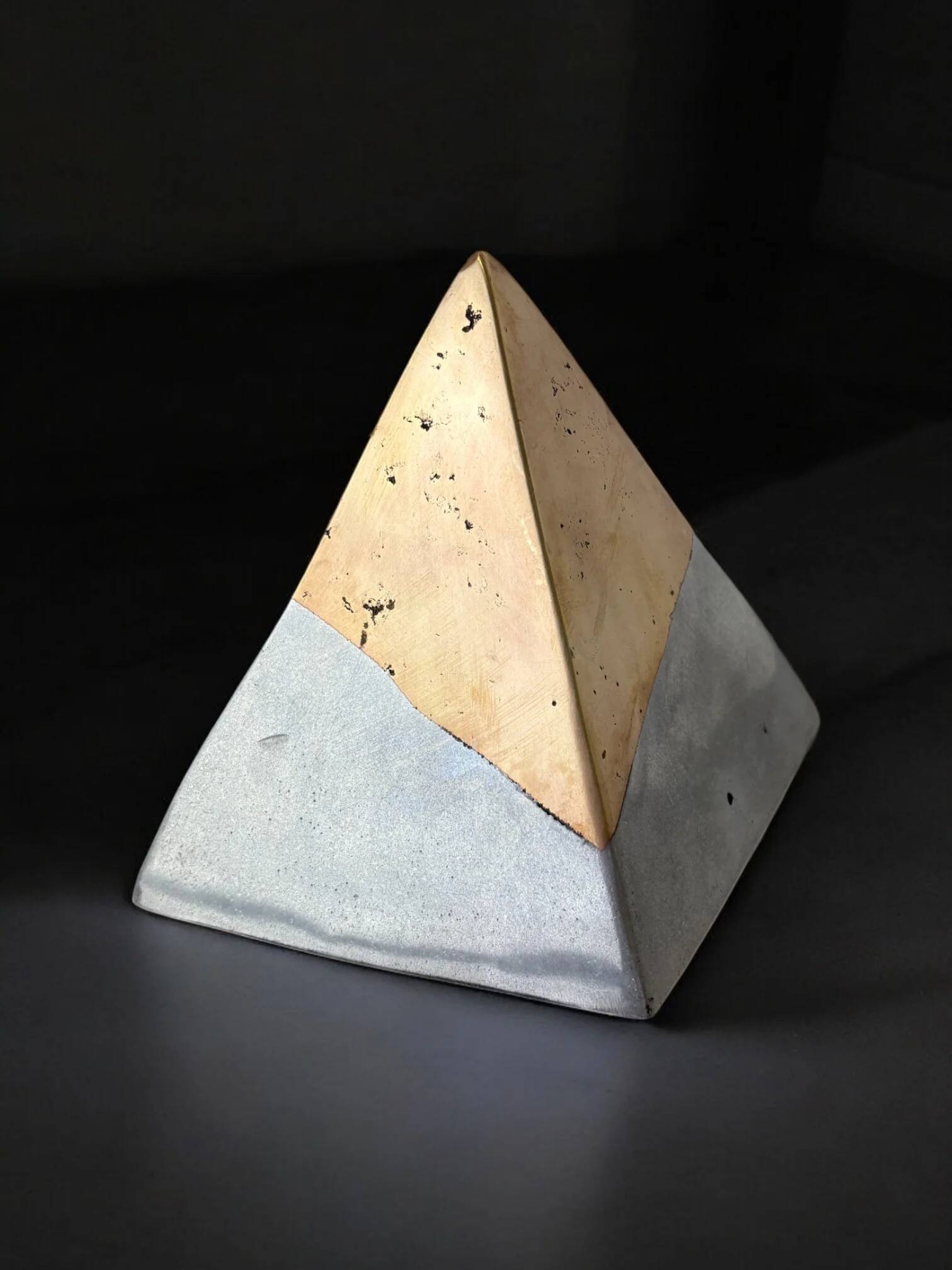 Sculpture brutaliste par Ardisur, porte-livre en bronze, Espagne années 1970