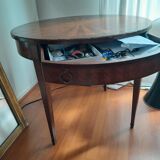 Pedestal table
