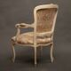 Paire de fauteuils de style Louis XV – Bois sculpté, doré et tissu brocart