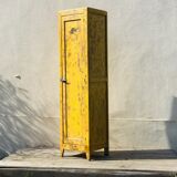 Wardrobe locker room paris post