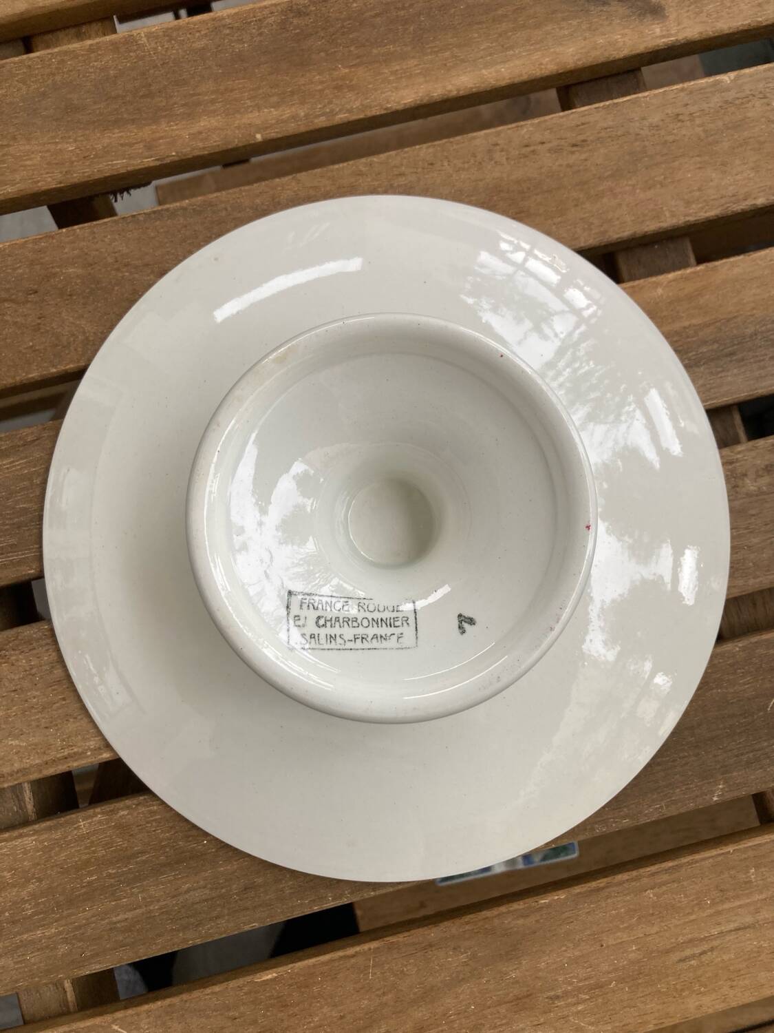 Plate mounted on pedestal Salins France Rouge E. Charbonnier