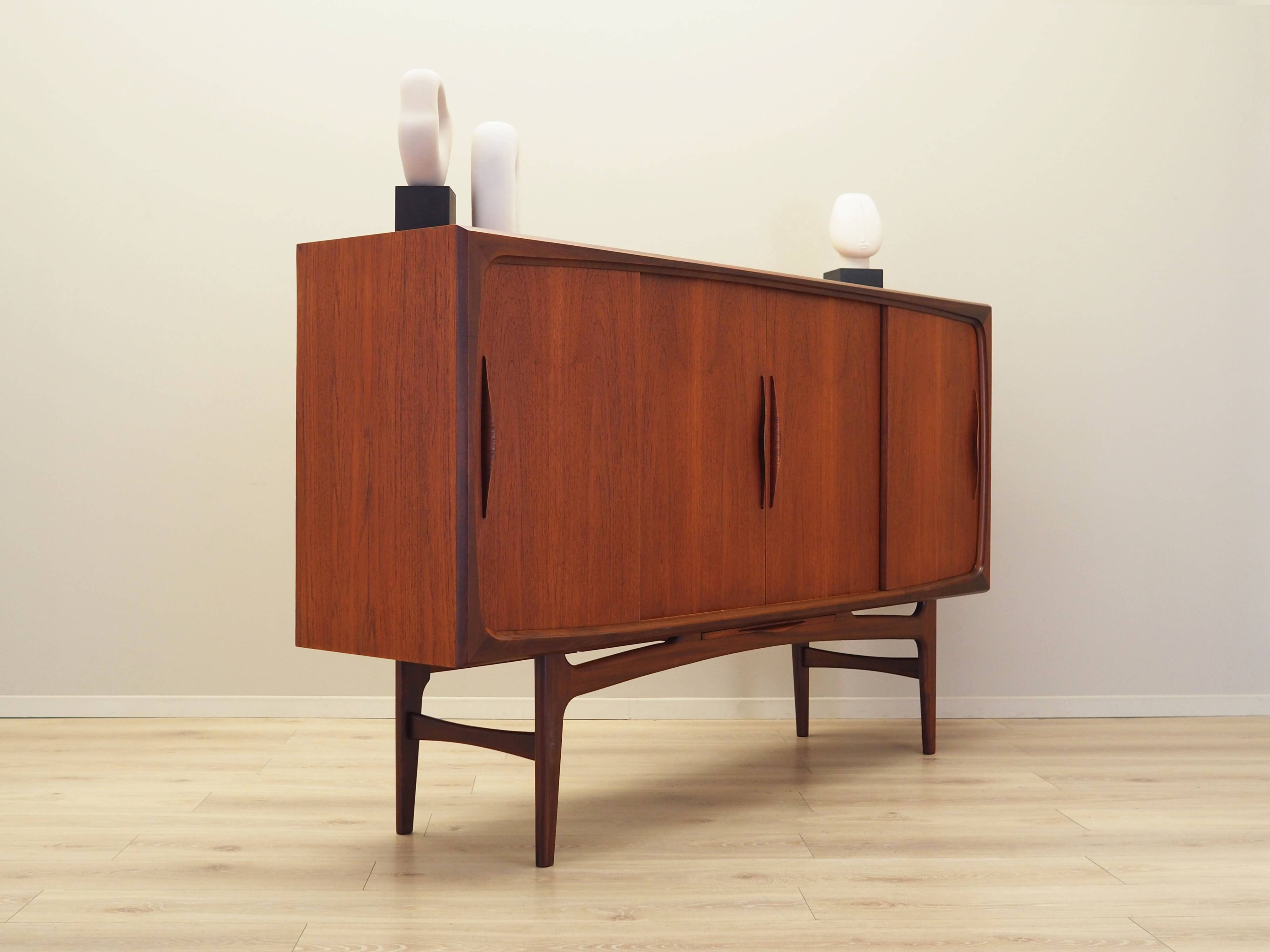 Buffet haut en teck, design danois, années 1970, fabrication : Danemark