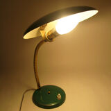 Lampe de bureau UFO en métal laqué vert et laiton