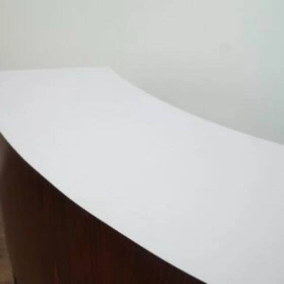 Bar en palissandre du milieu du XXe siècle avec tabourets de bar