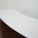 Bar en palissandre du milieu du XXe siècle avec tabourets de bar