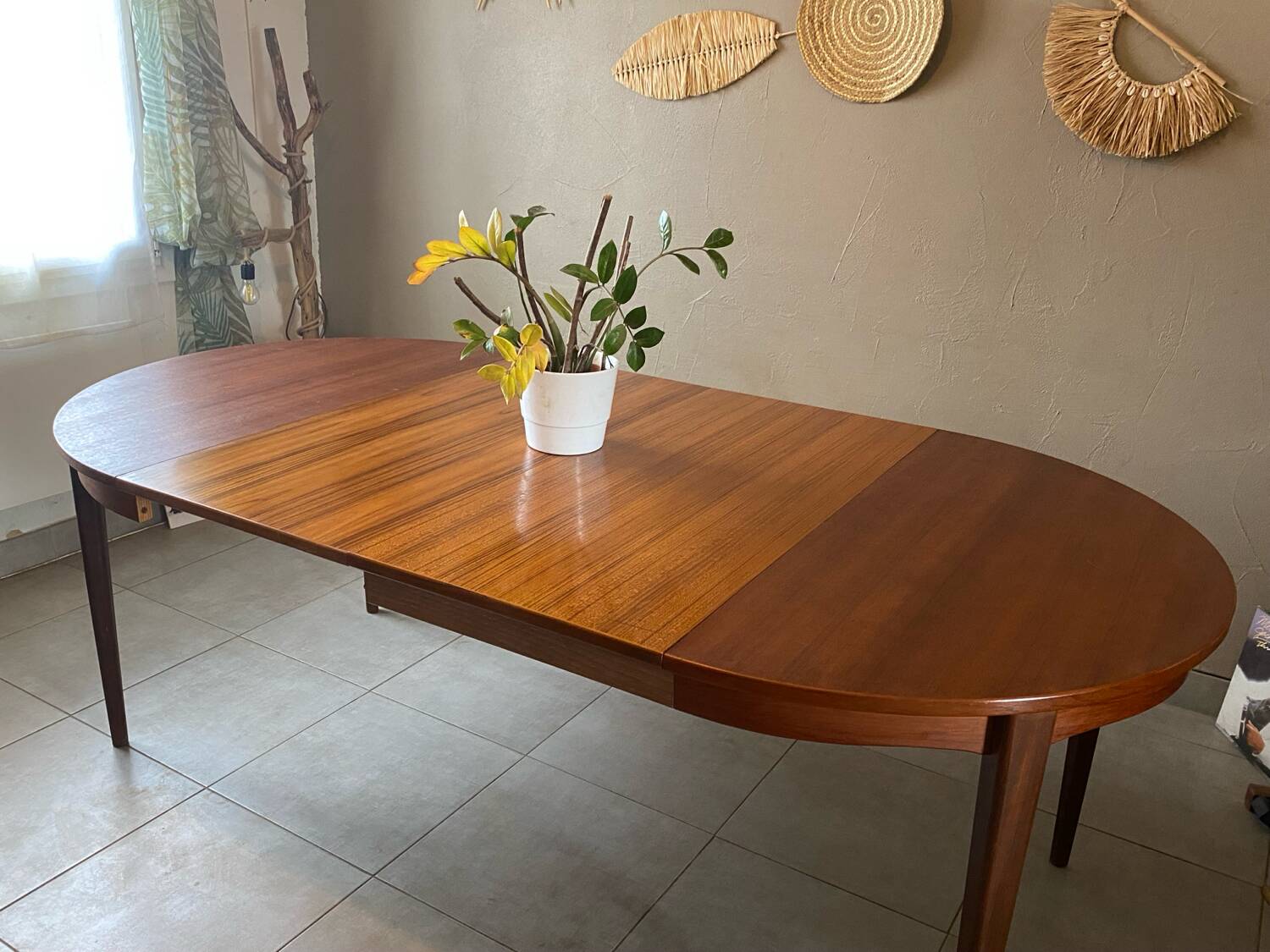 Vintage French house extendable round table (very large when unfolded)