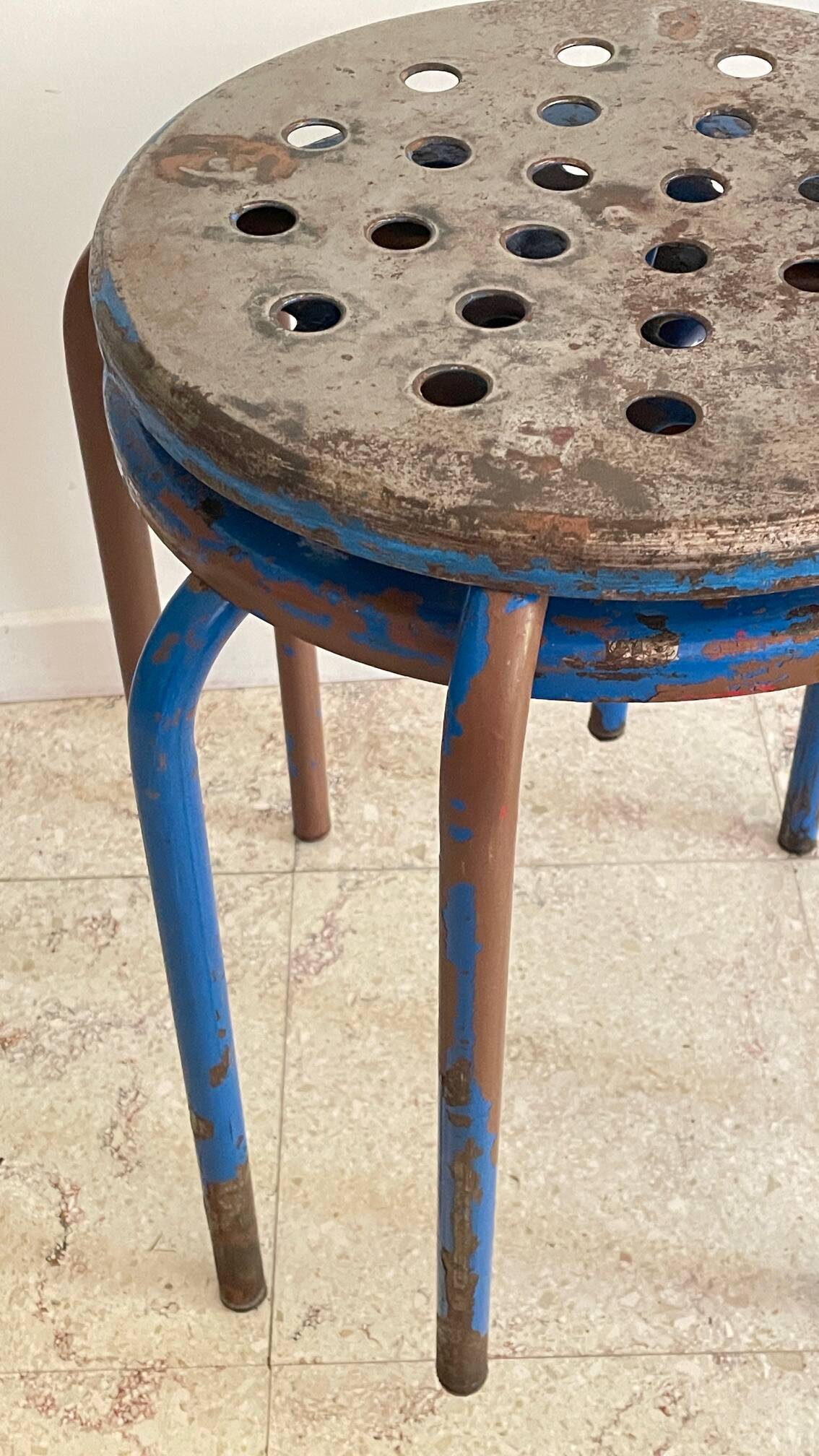 Tabouret industriel acier patine bleue & chocolat vintage