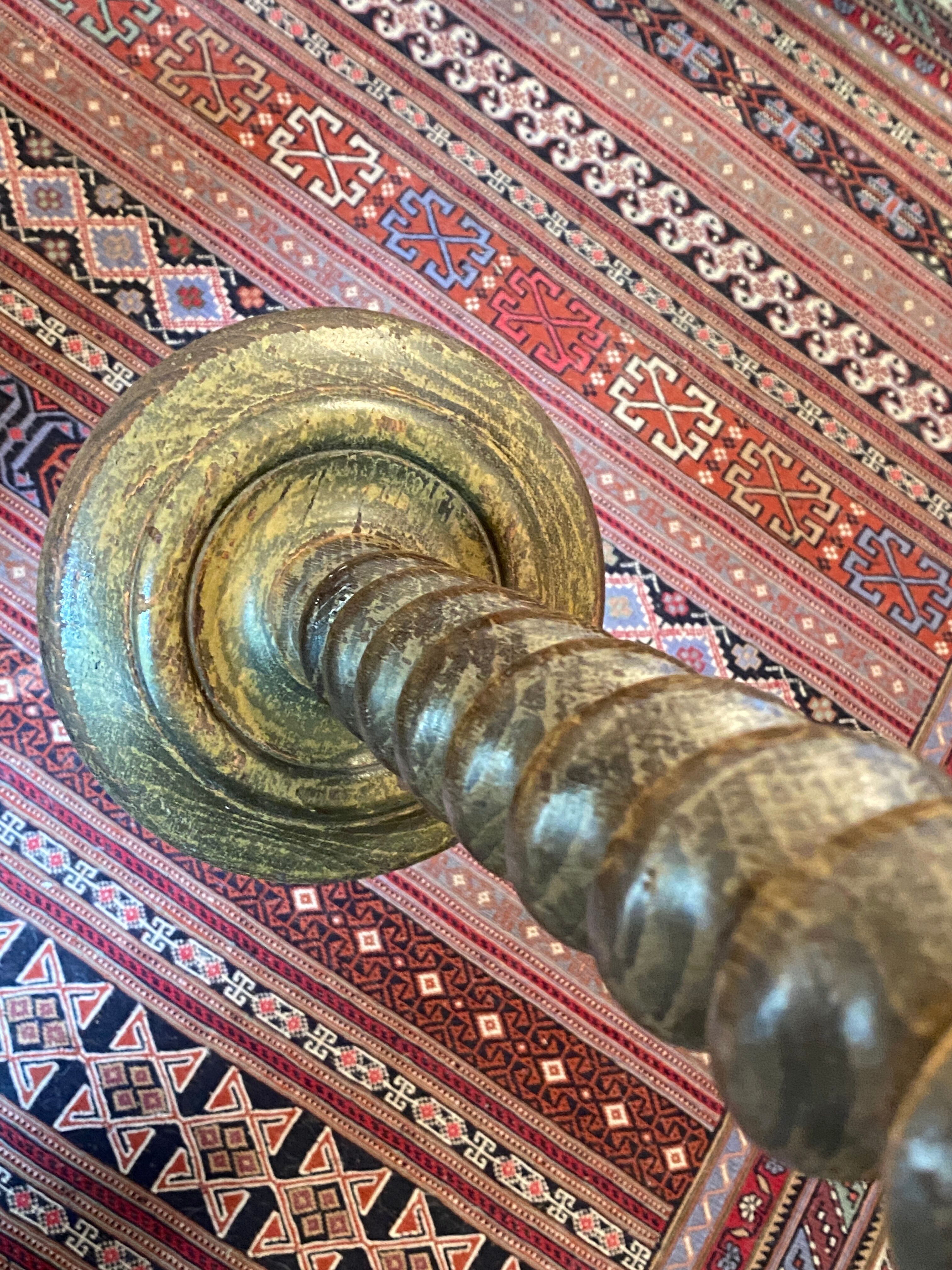 Colonne en bois touné