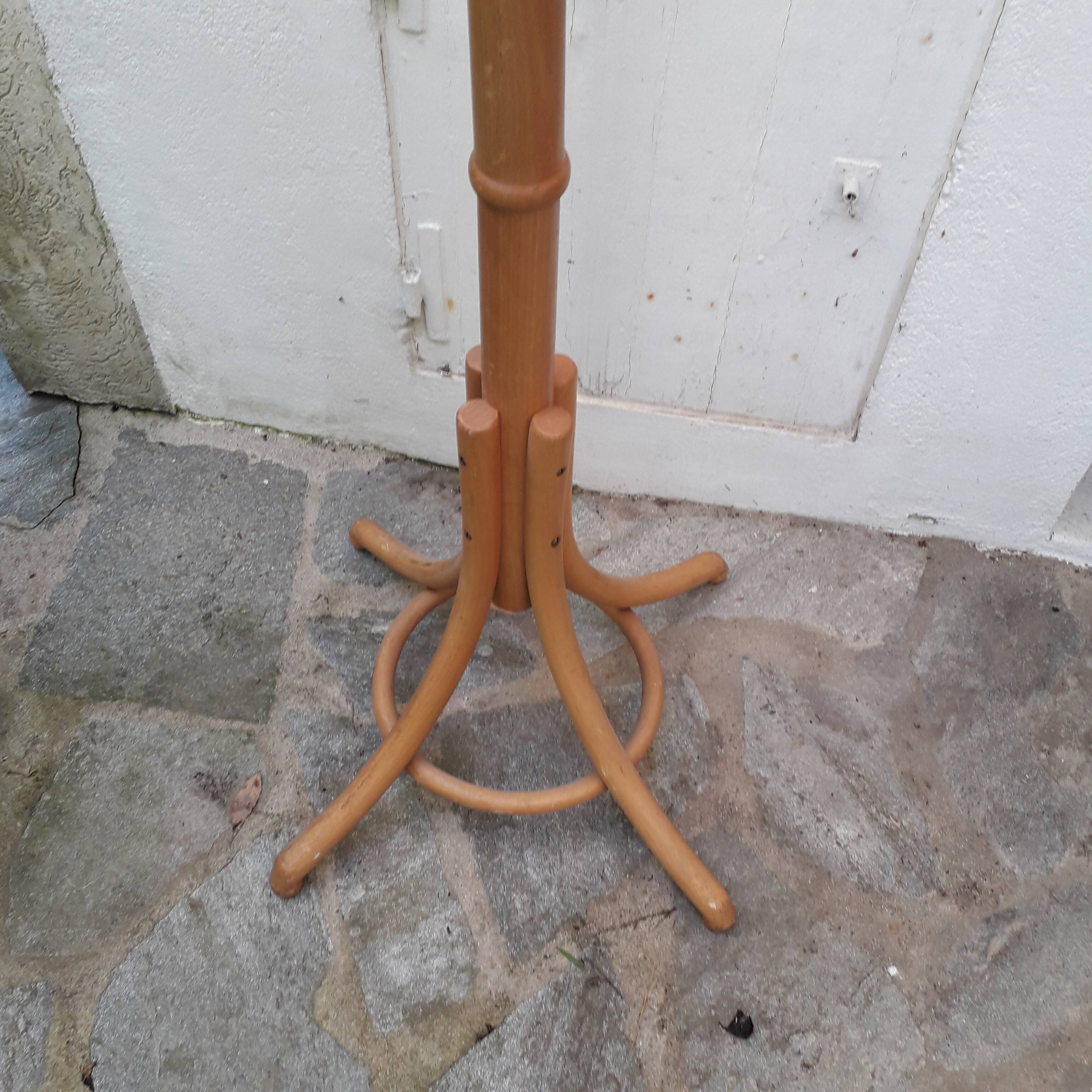 Radomsko parrot coat rack