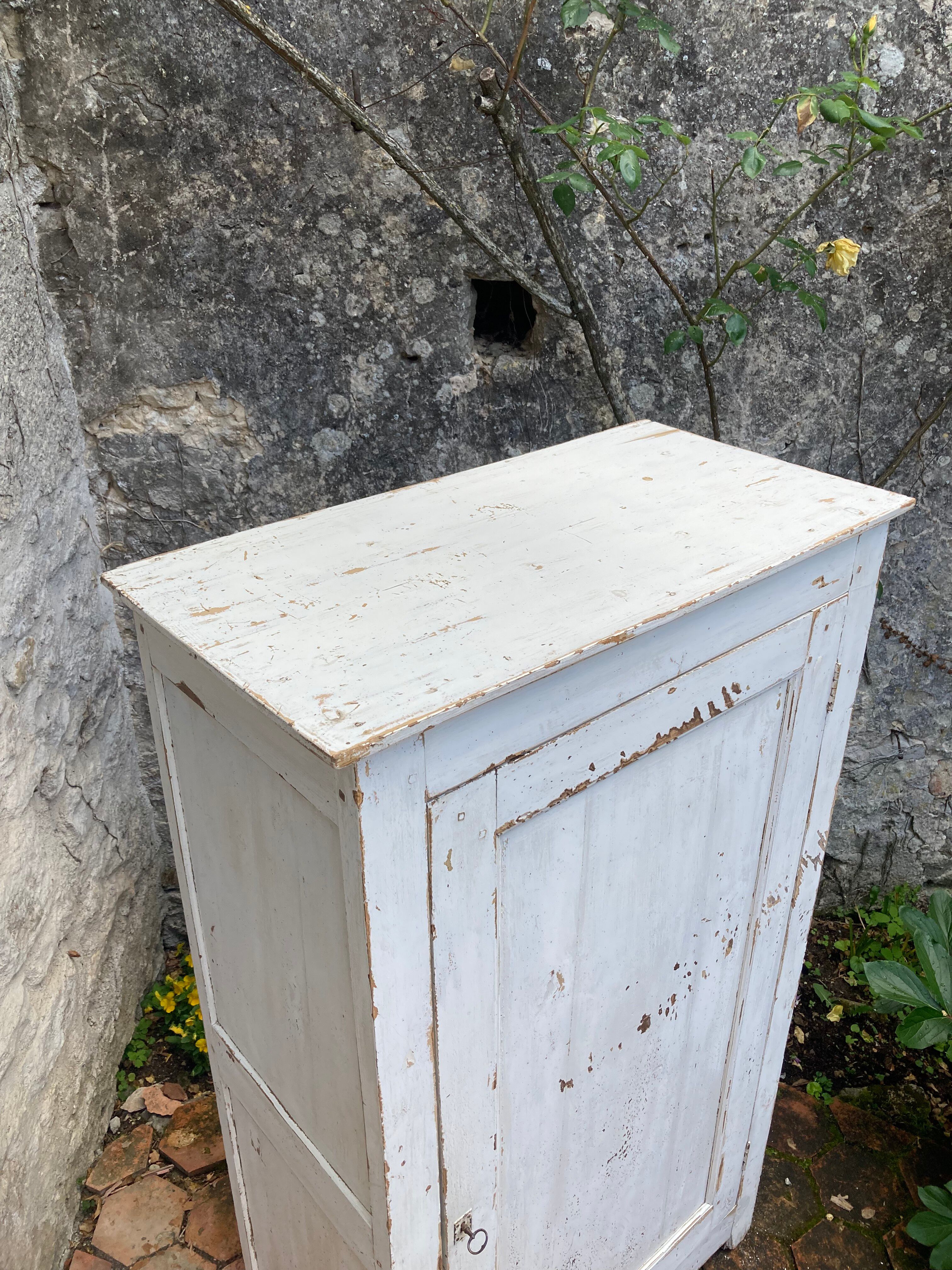 Armoire ancienne - bonnetière parisienne