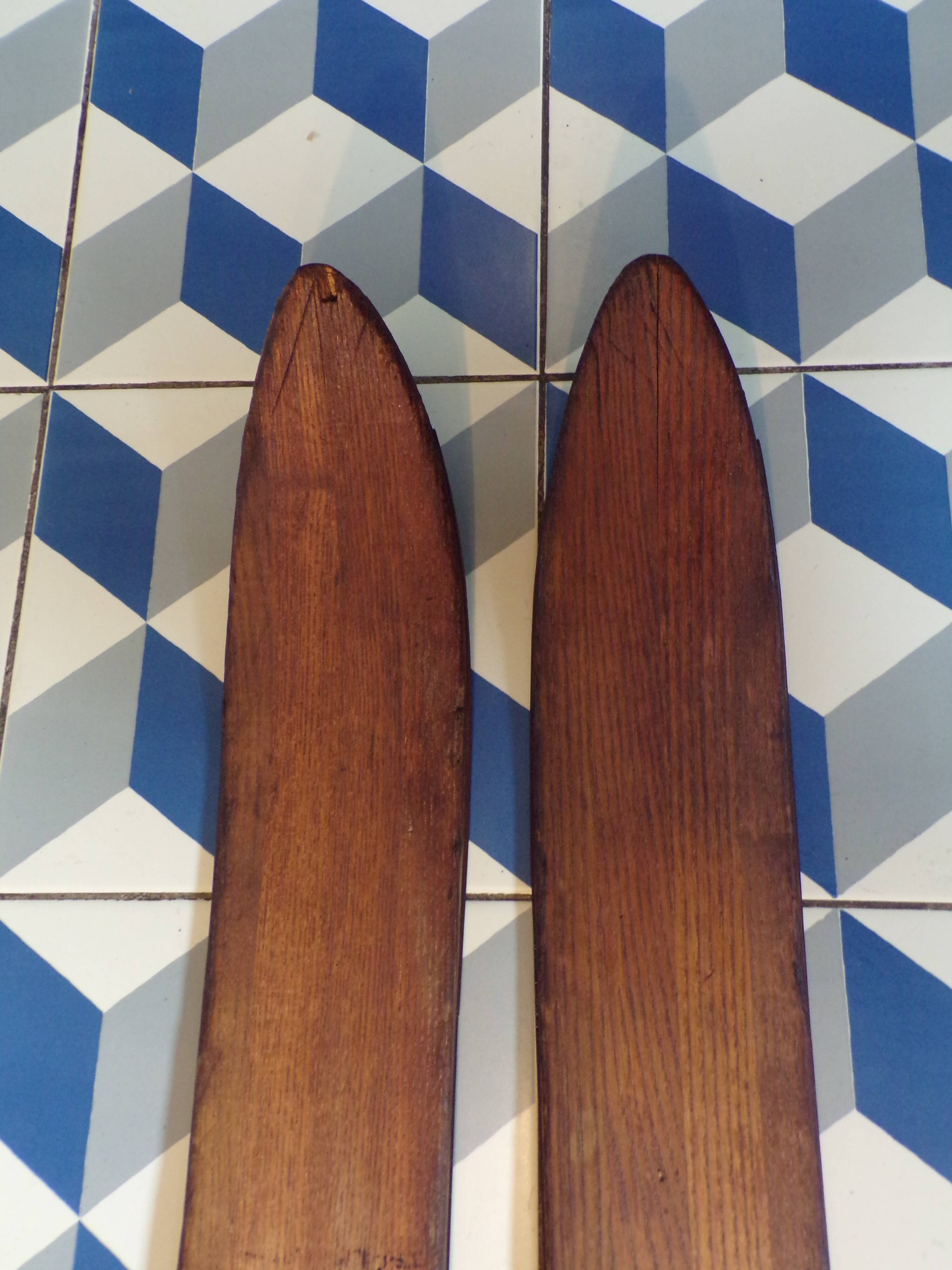 Pair of vintage wooden skis L=200cm