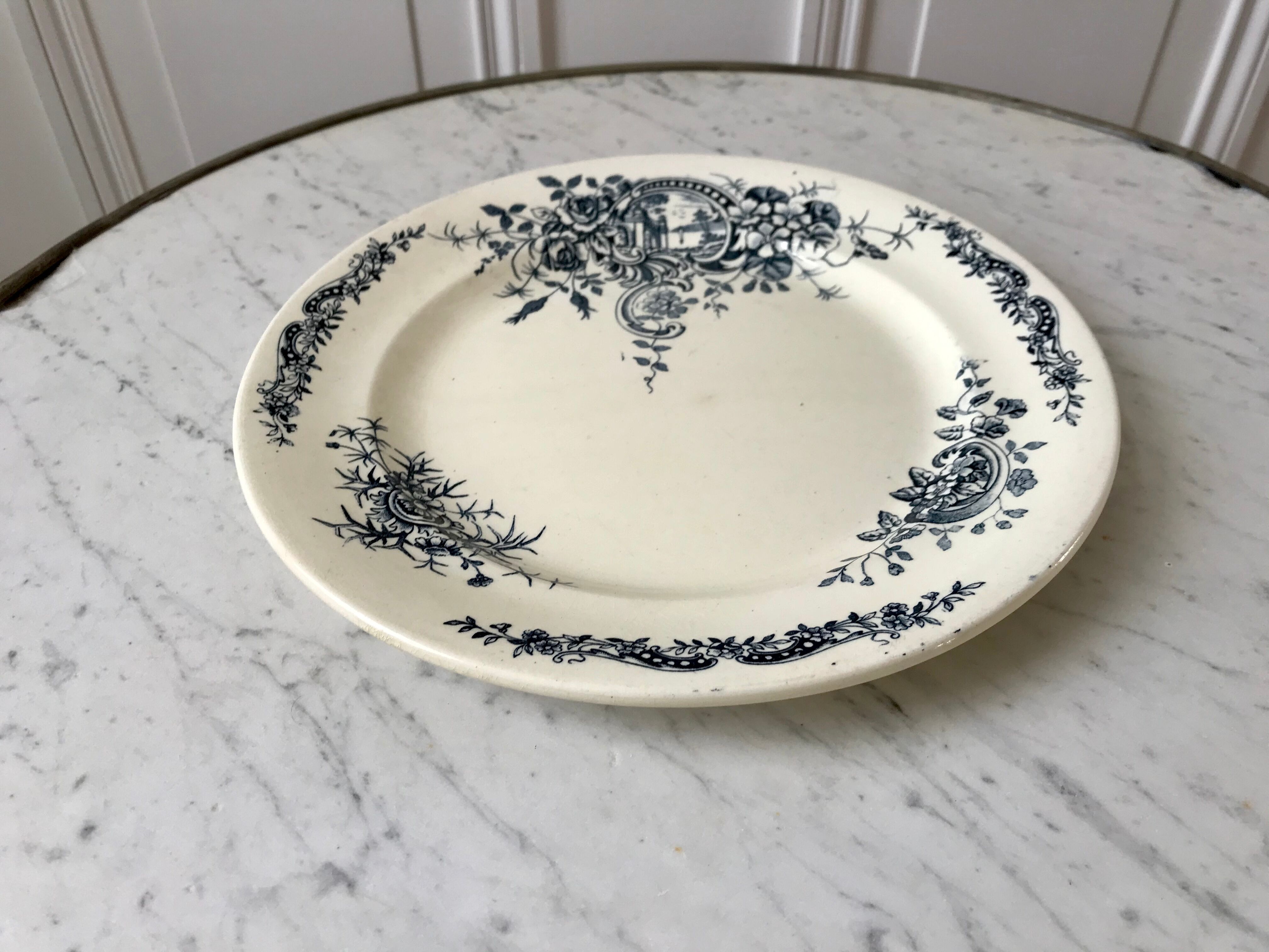 Round plate Iron Earth Salins model "Rocailles" late nineteenth