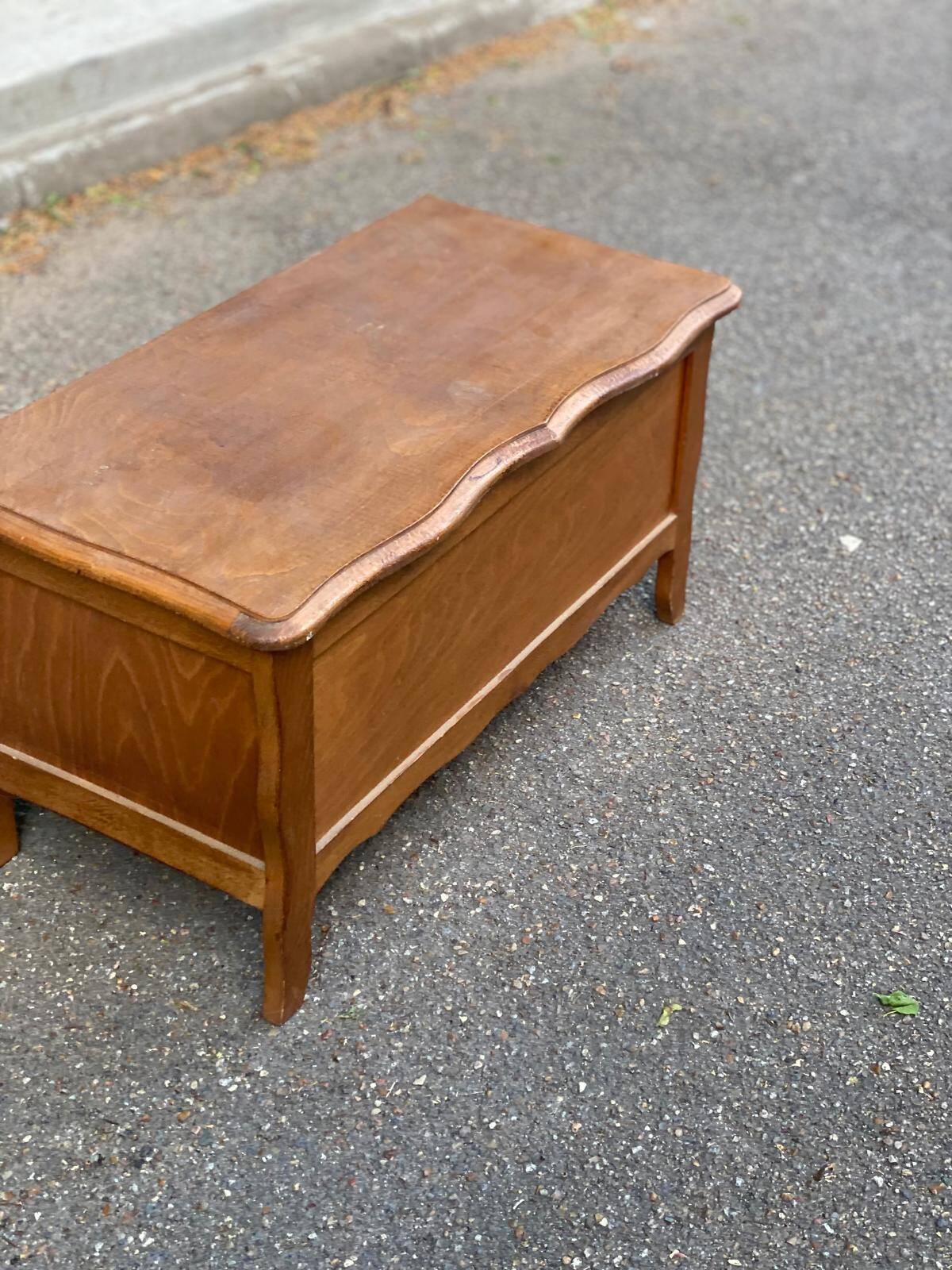 Vintage solid wood storage bench in light oak, Louis XV style, 77cm
