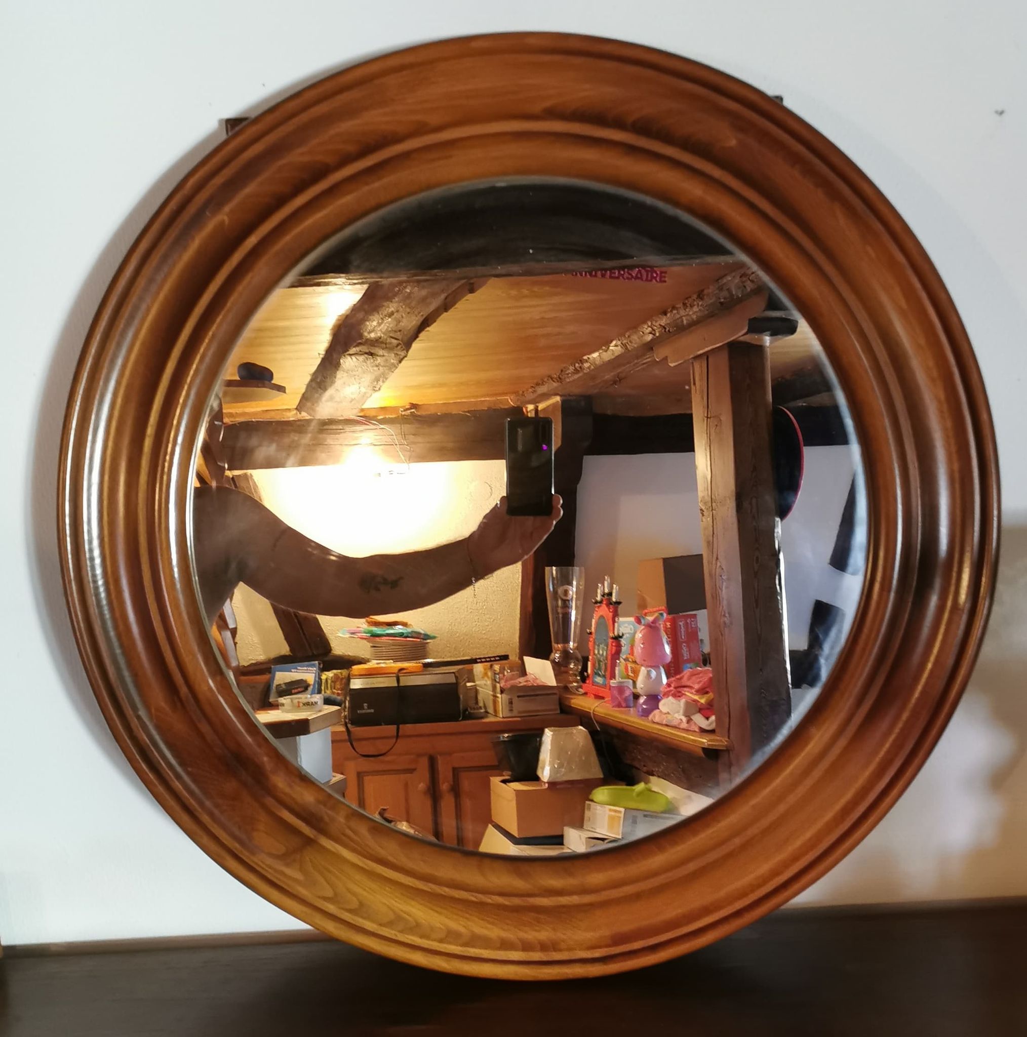 Round mirror