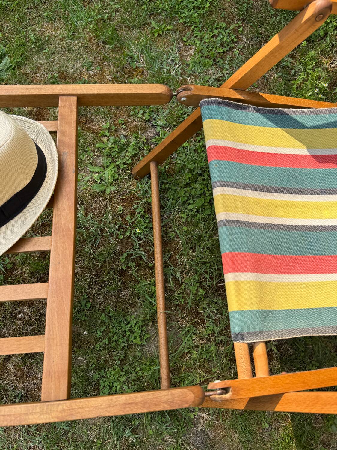 Vintage wooden deckchair/chilienne with footrest — 1960s