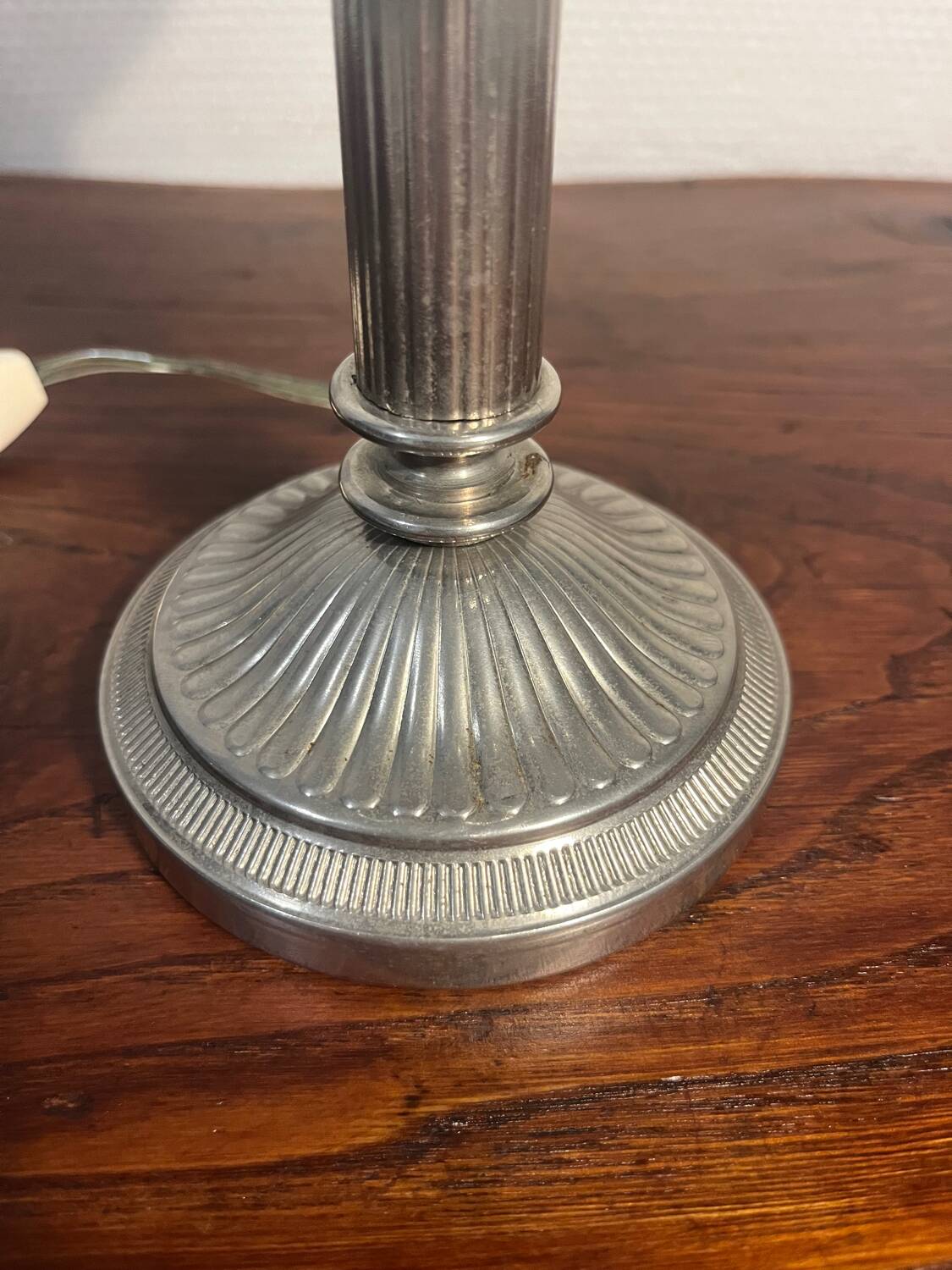 Metal lamp and art deco ribbed glass globe