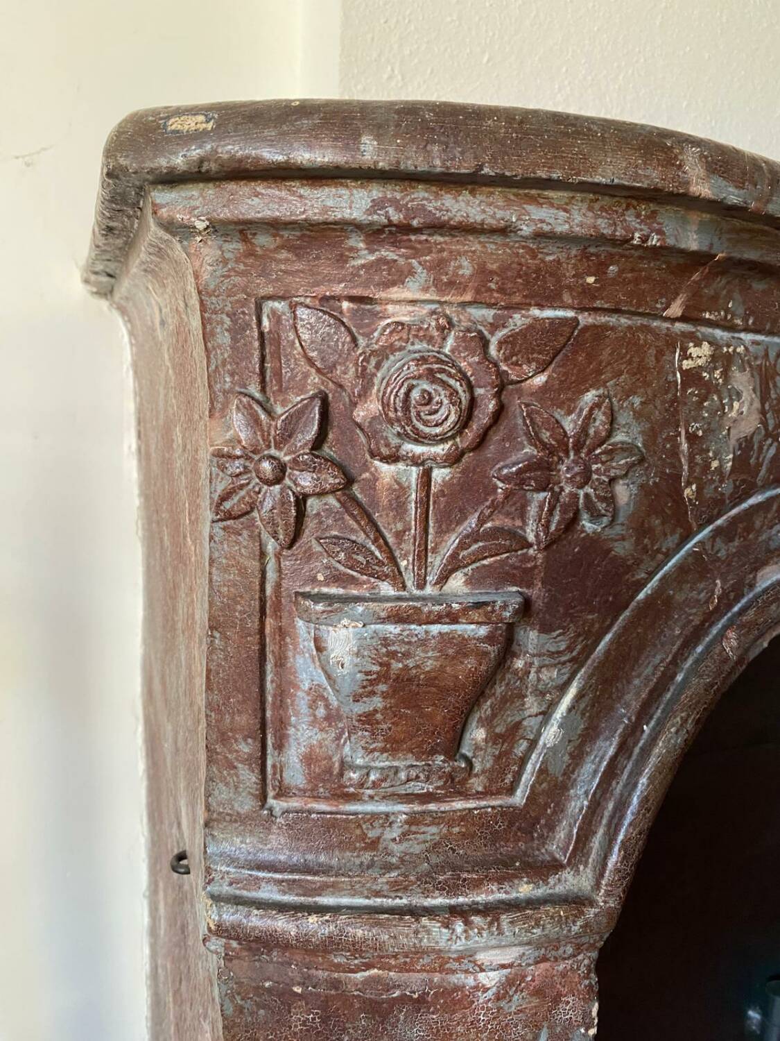 Louis XV fireplace in Burgundy stone with Danish stove