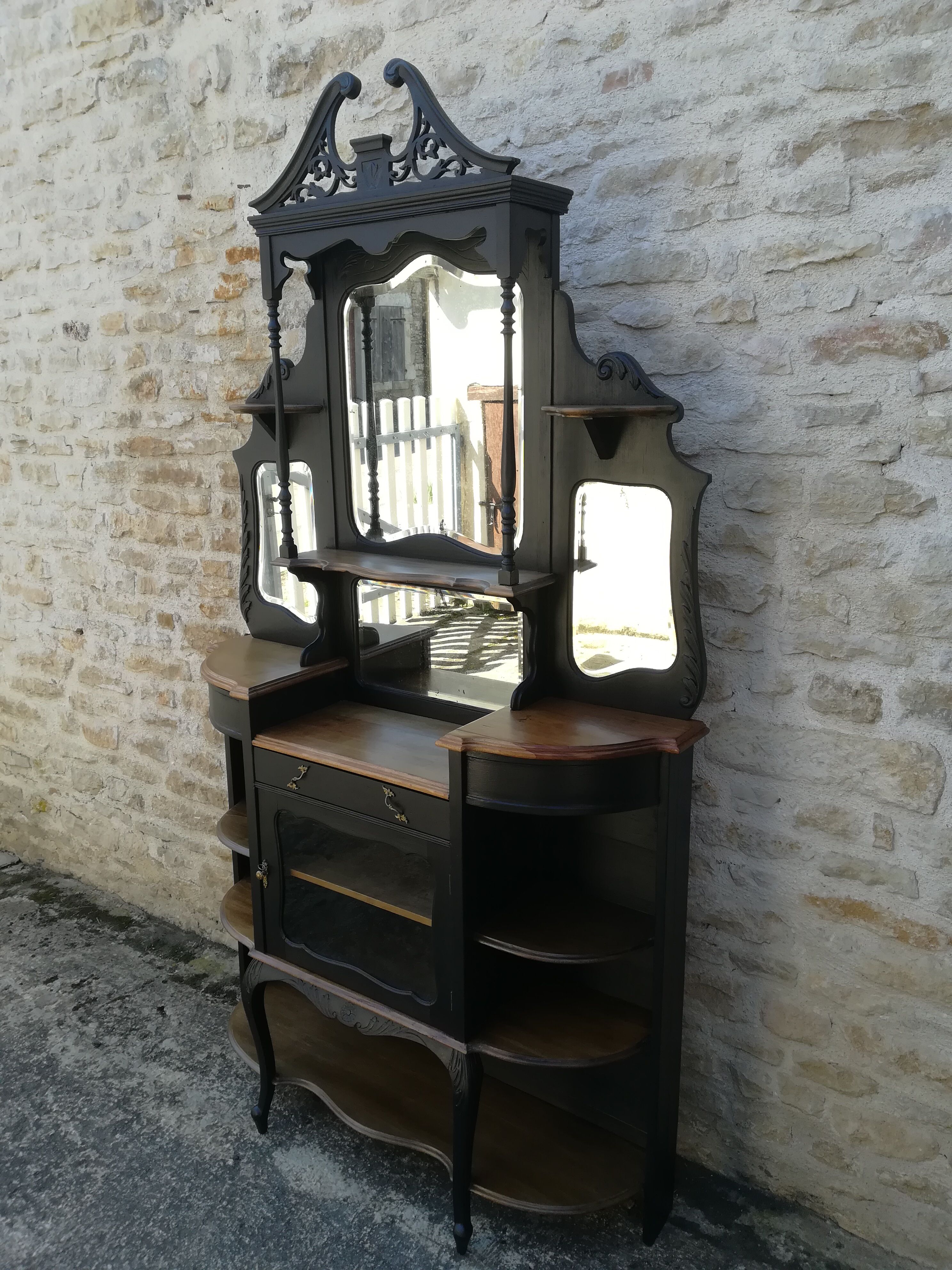 Napoleon III showcase shelf