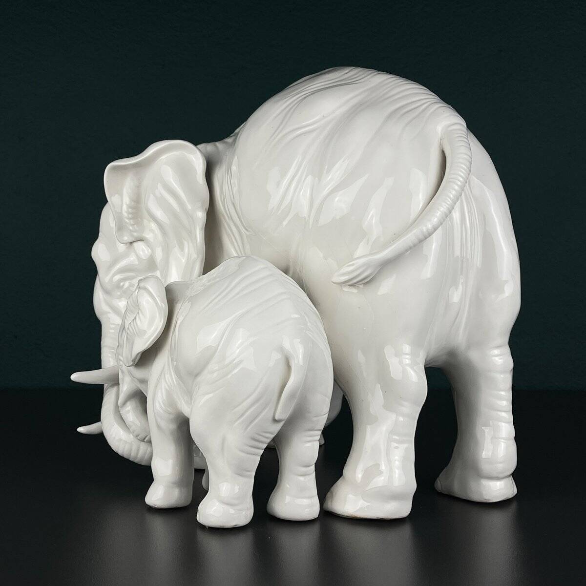 White porcelain figurine of an elephant and baby by Artepiu Este, Italy, 1990s.