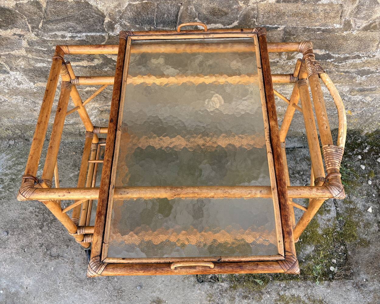 Vintage rolling dessert trolley in rattan, removable tray, Riviera style, 50s-60s.