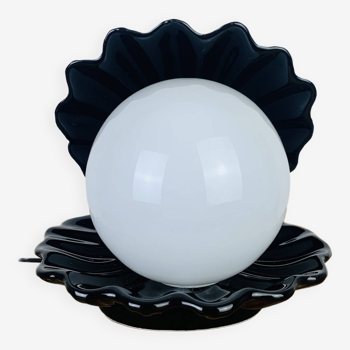 Black ceramic shell lamp and opaline pearl