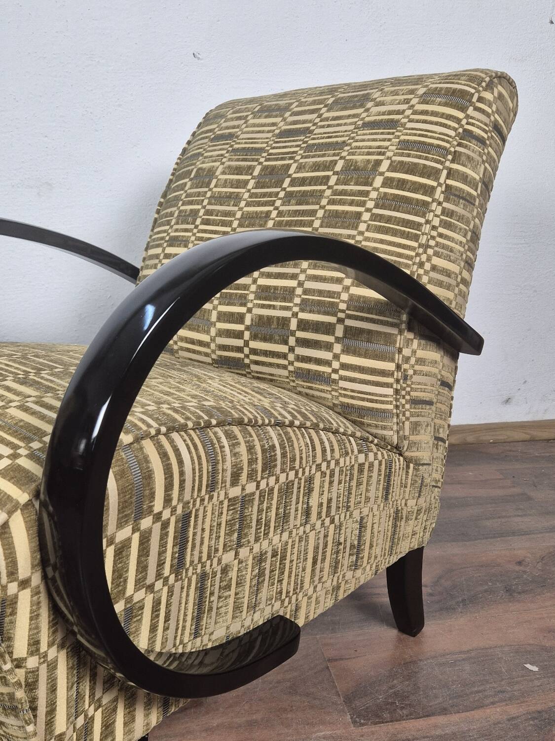 Pair of Art Deco armchairs H410 by Jindrich Halabala, 1940s