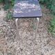 Tabouret haut en formica noir marbré