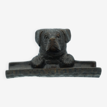 Labrador retriever in bronze dog pencil holder