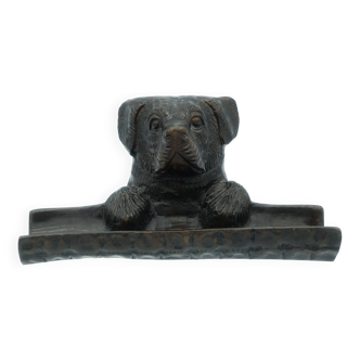 Labrador retriever in bronze dog pencil holder