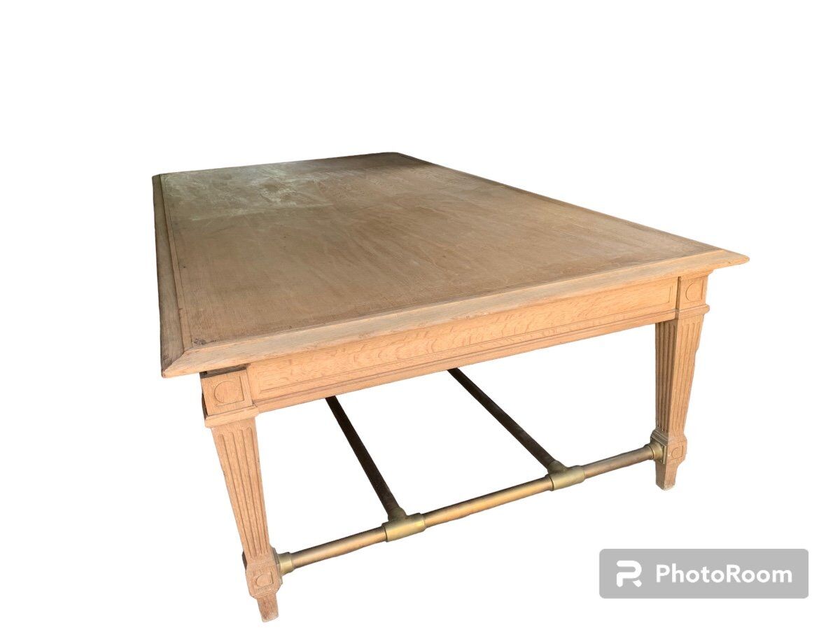 Bank oak table